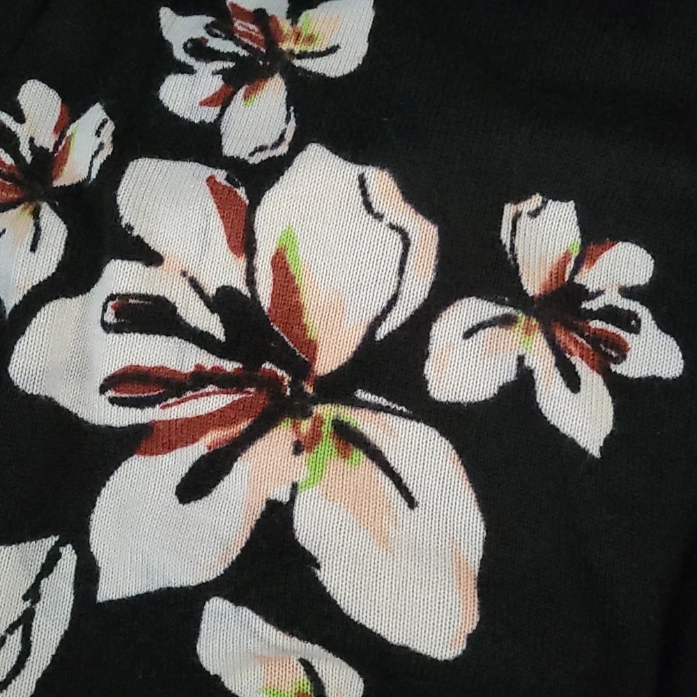 Avenue || (18/20)  Black Floral Print Open Front Sweater Cardigan - Picture 4 of 4